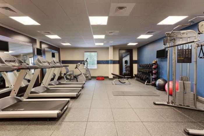 hampton inn and suites camp springs andrews afb