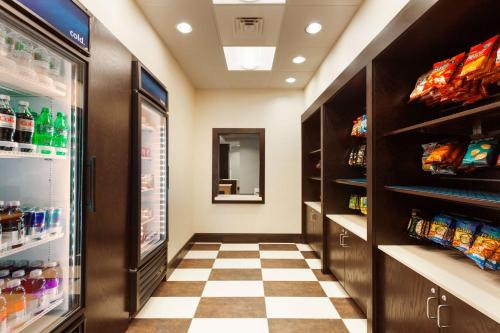 hampton inn and suites camp springs andrews afb