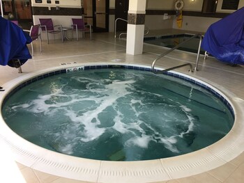 hampton inn and suites sandusky milan