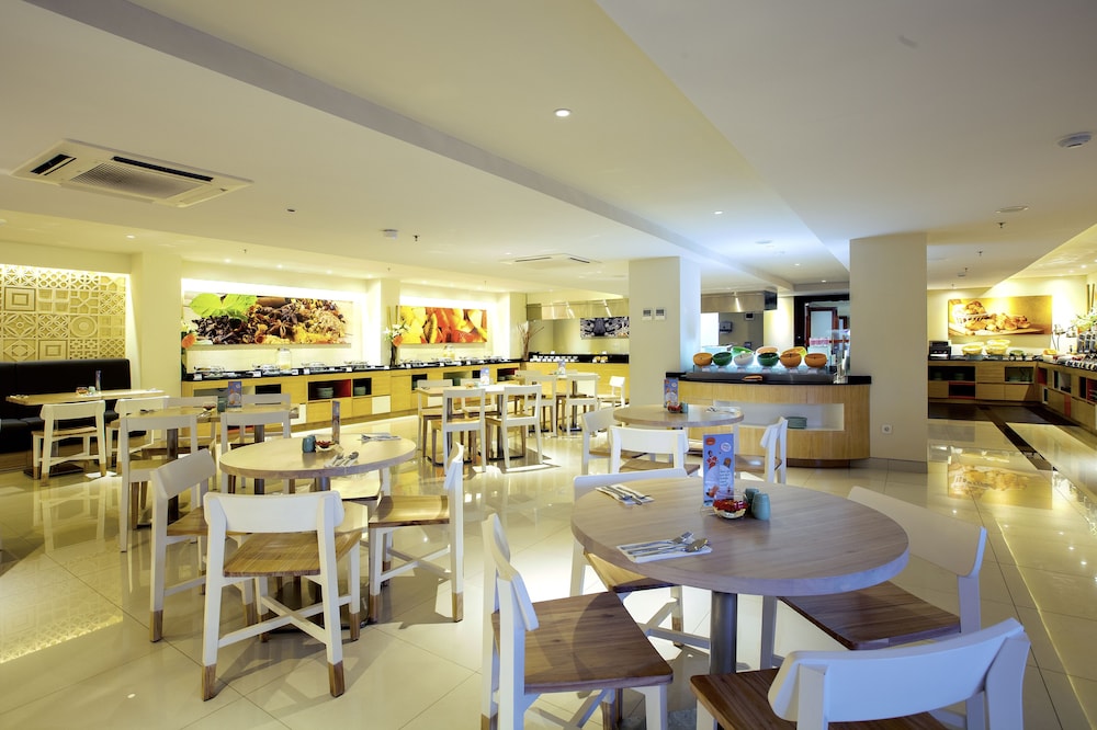 harris hotel seminyak bali