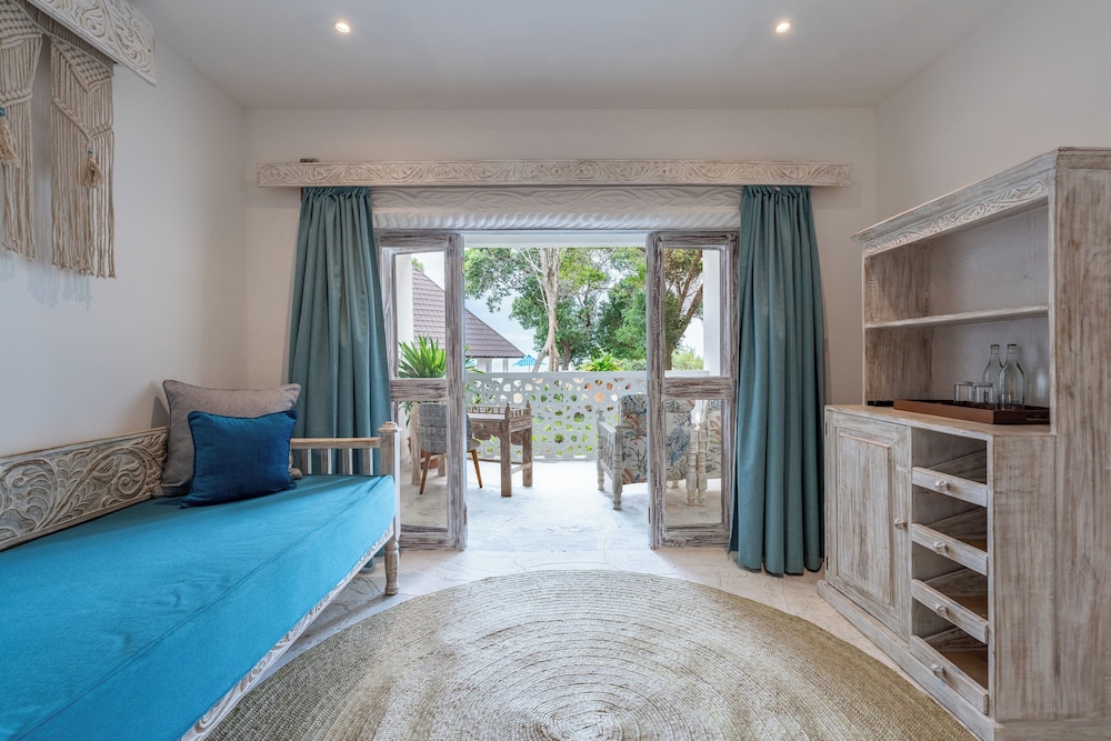 the sands at chale island