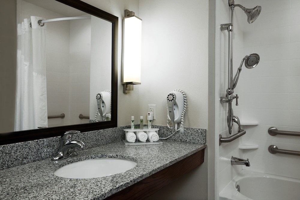 holiday inn express and suites omaha south ralston