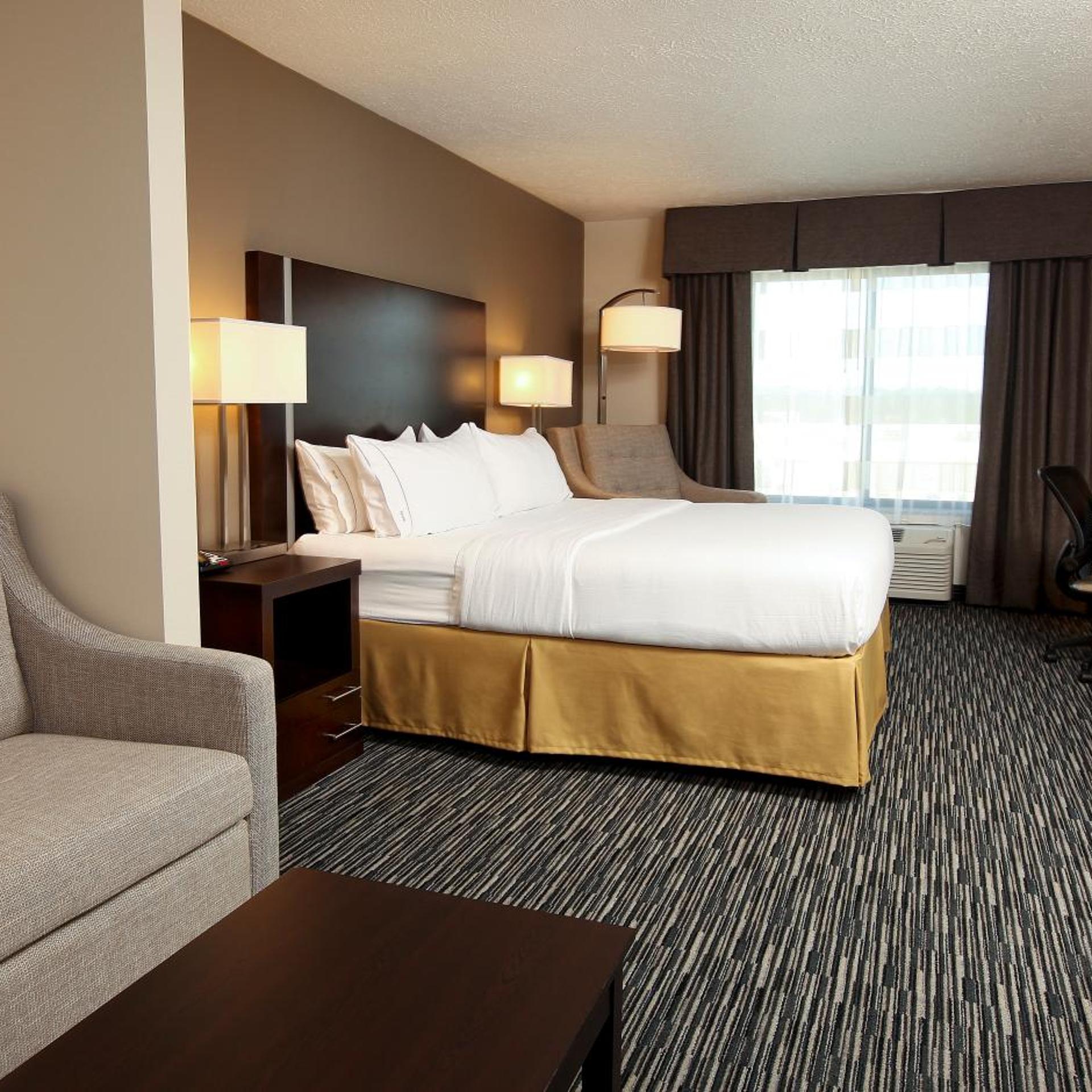 holiday inn express and suites omaha south ralston