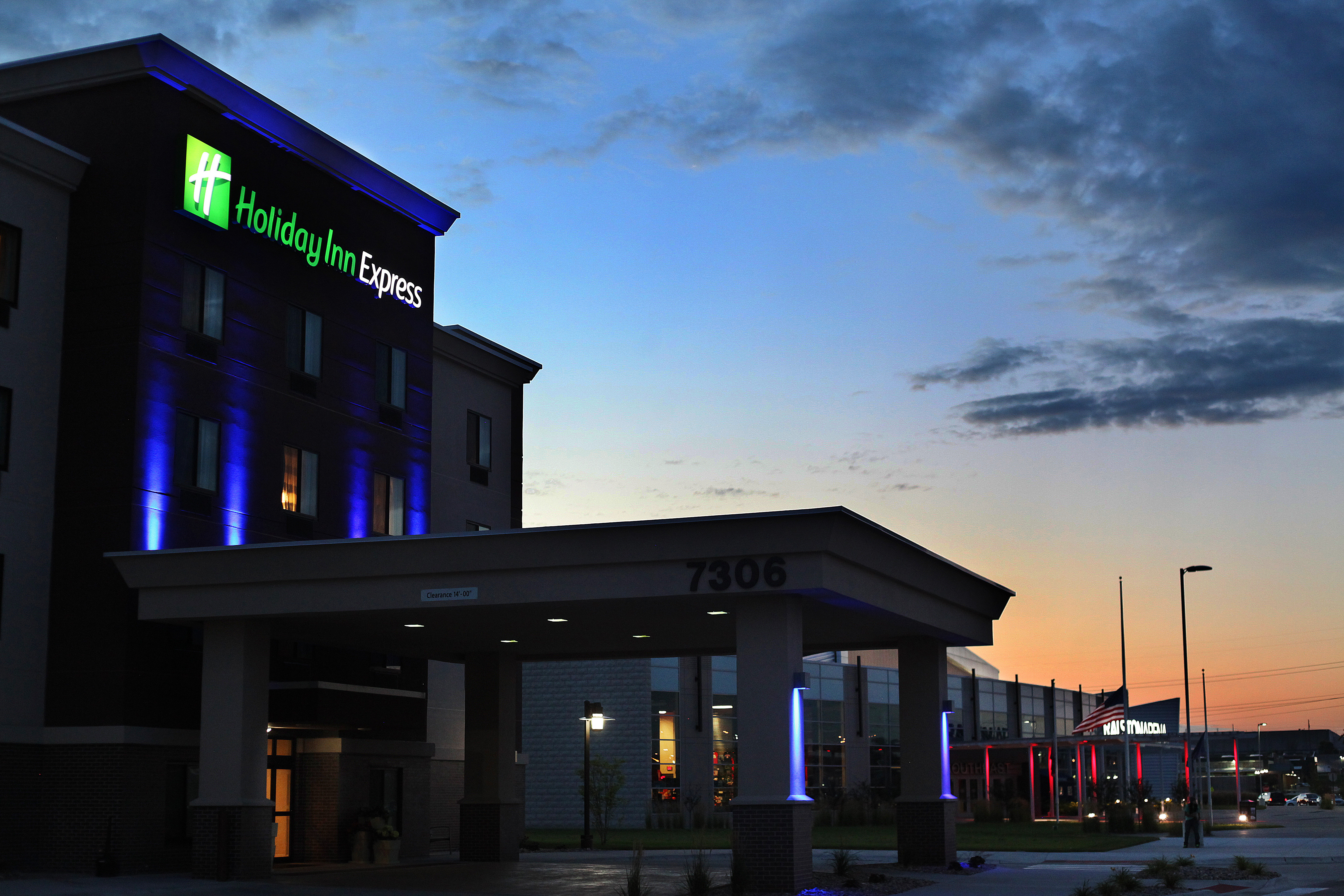holiday inn express and suites omaha south ralston