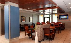 holiday inn express and suites omaha south ralston