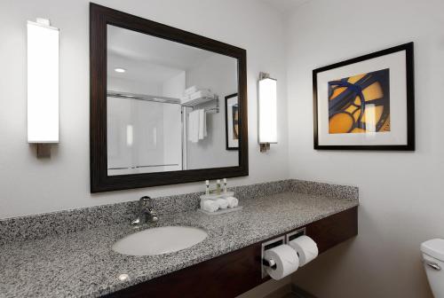 holiday inn express and suites omaha south ralston