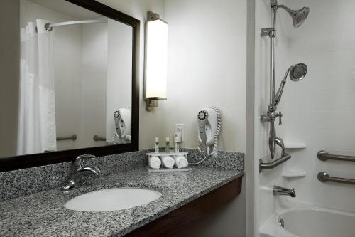 holiday inn express and suites omaha south ralston