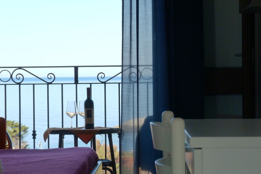 hotel bella vista sarchittu