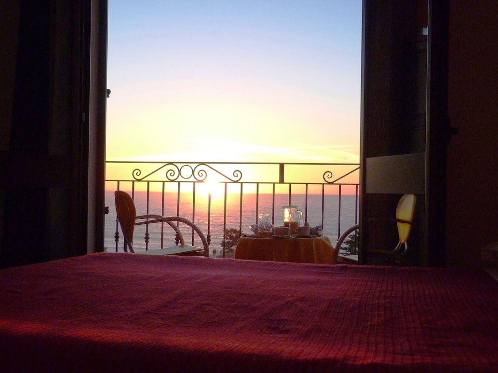 hotel bella vista sarchittu