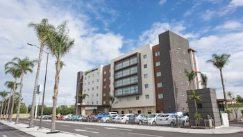 holiday inn express and suites celaya by ihg