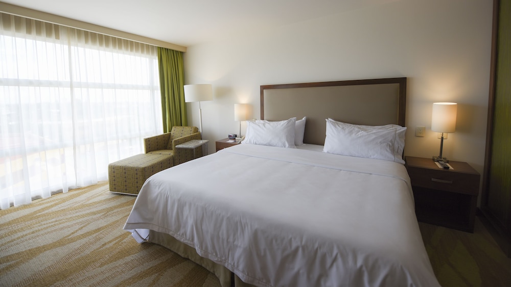 holiday inn express and suites celaya by ihg