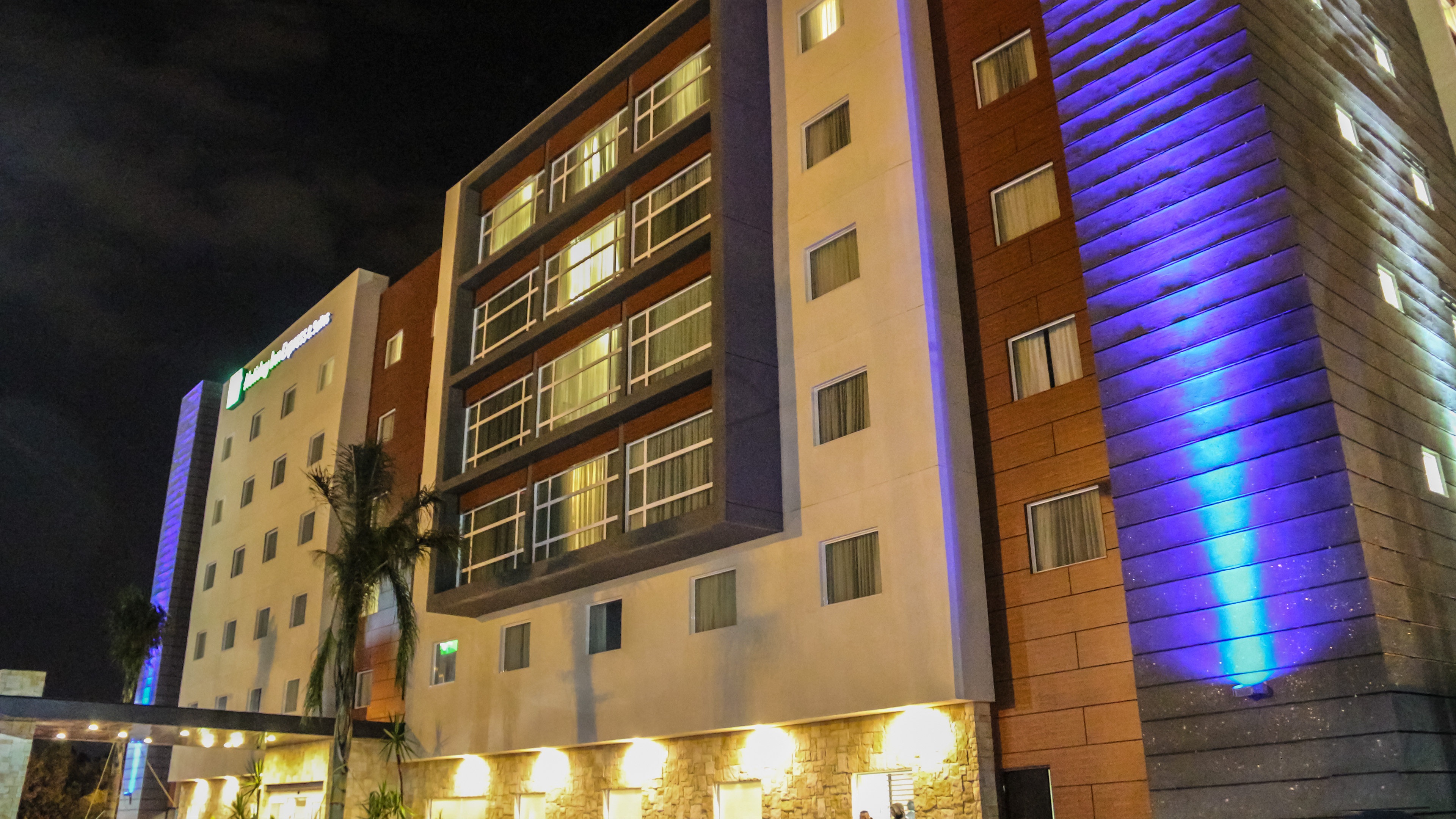 holiday inn express and suites celaya by ihg