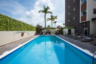 holiday inn express and suites celaya by ihg