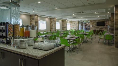 holiday inn express and suites celaya by ihg