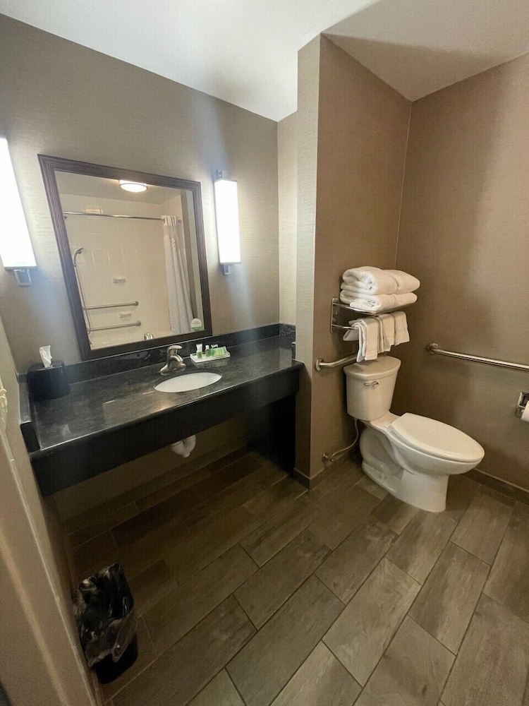 holiday inn owensboro riverfront by ihg
