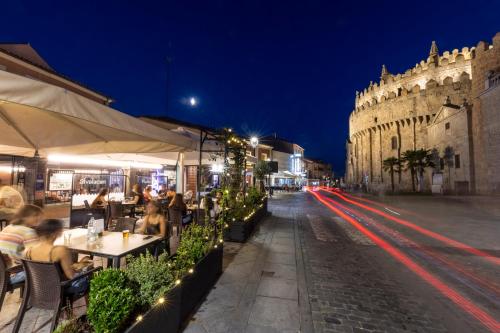 hostal restaurante puerta del alcazar