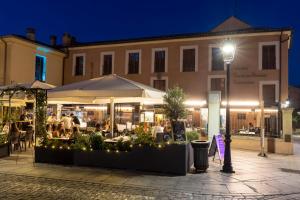 hostal restaurante puerta del alcazar
