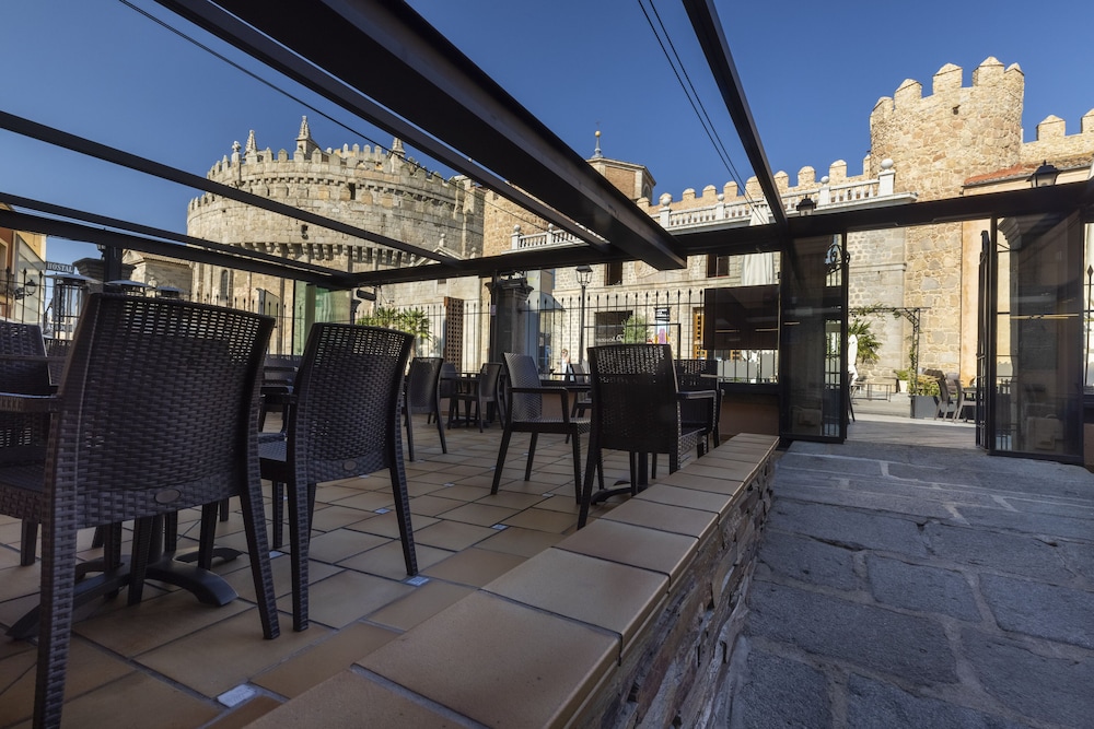 hostal restaurante puerta del alcazar