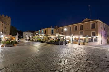 Hostal-Restaurante Puerta Del Alcázar,Ávila>>Avila,2 star