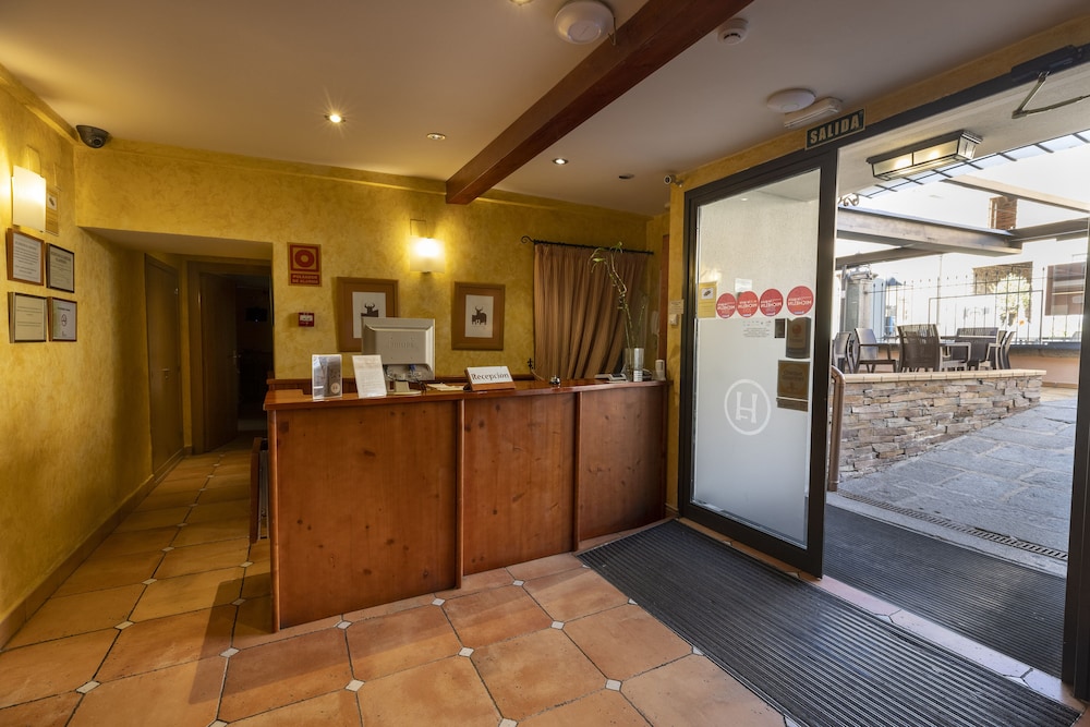 hostal restaurante puerta del alcazar