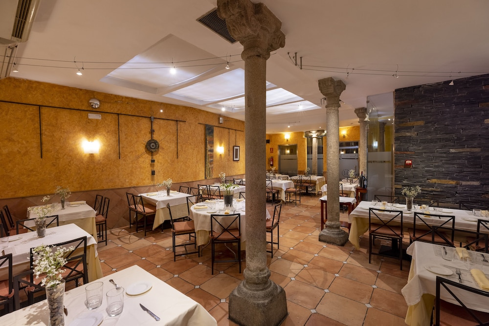 hostal restaurante puerta del alcazar