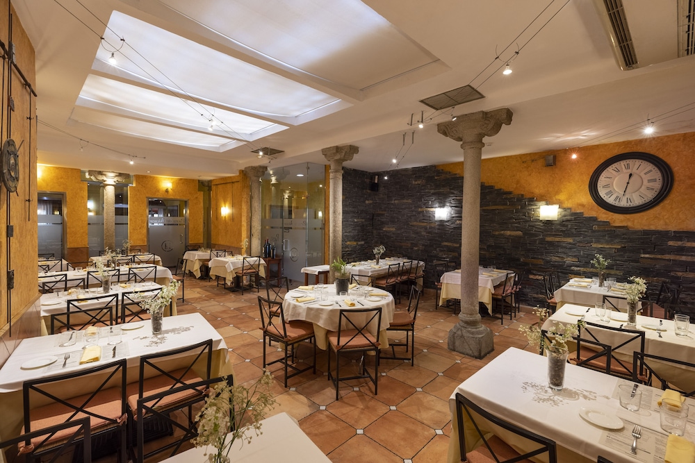 hostal restaurante puerta del alcazar