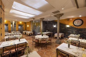 hostal restaurante puerta del alcazar