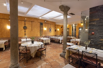hostal restaurante puerta del alcazar