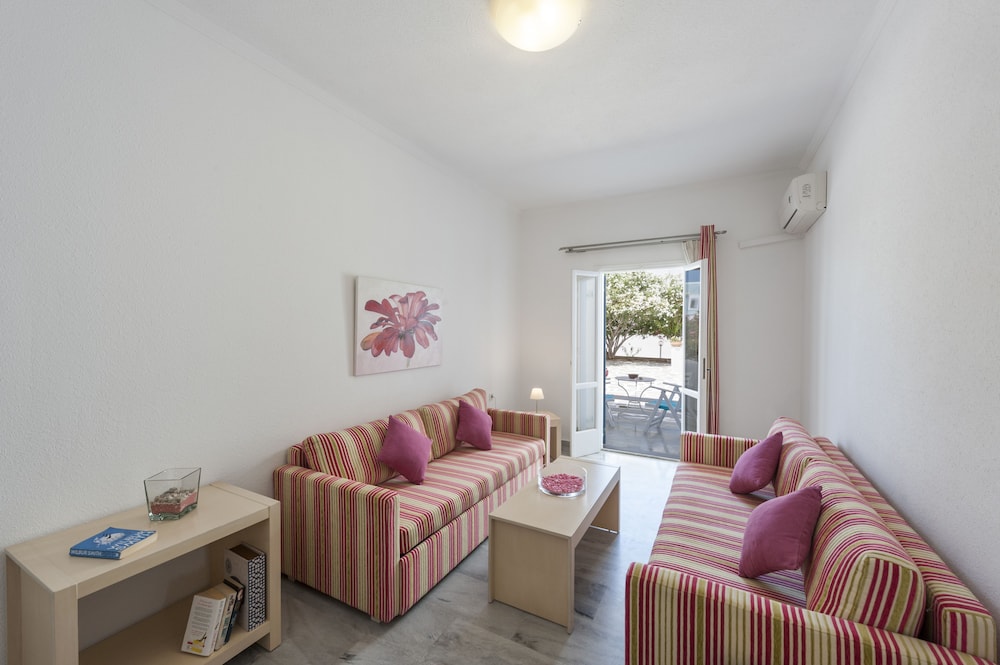 narges hotel