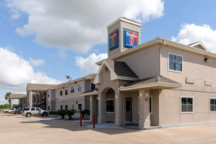 studio 6 bay city tx