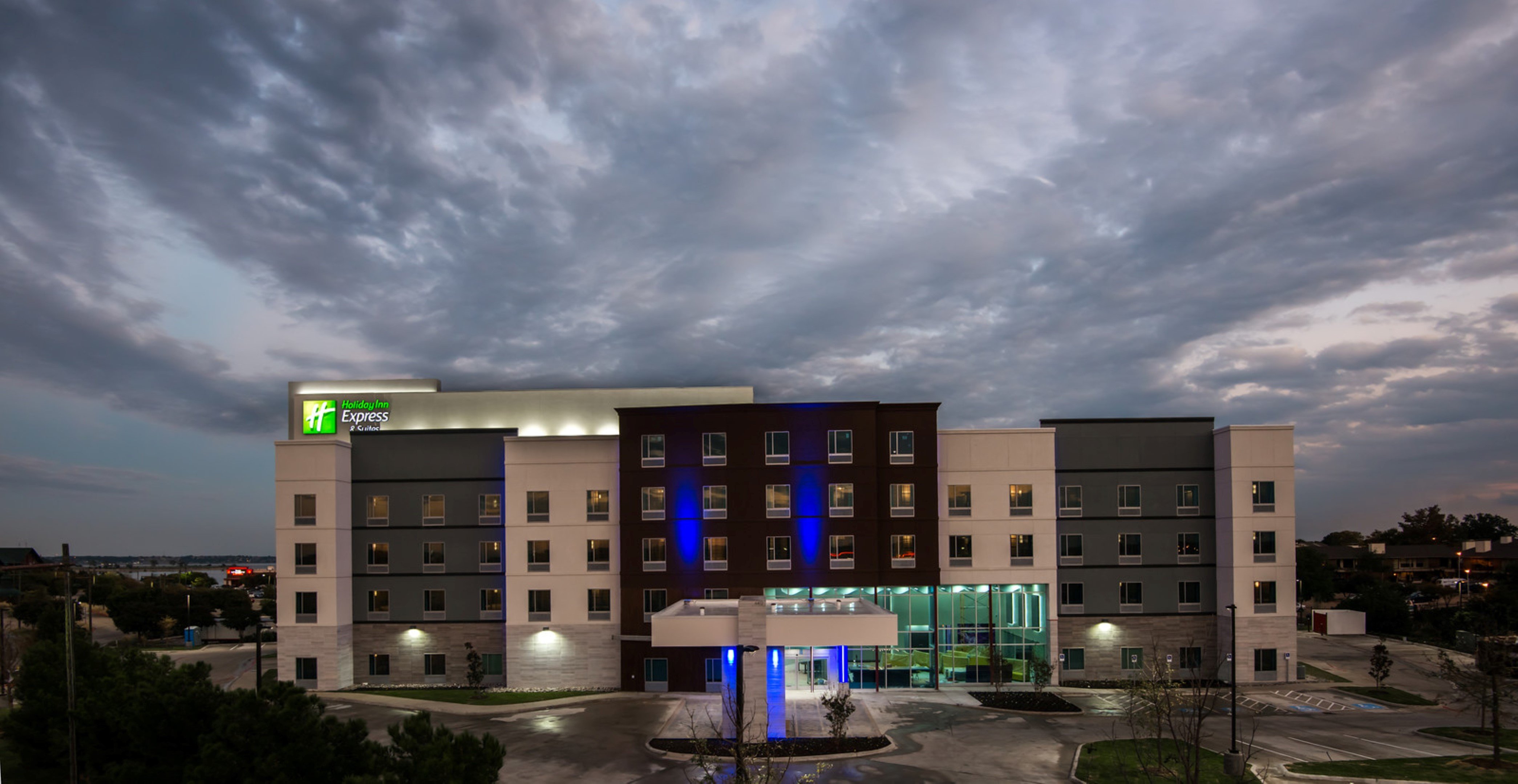 holiday inn express and suites garland e lake hubbard i30