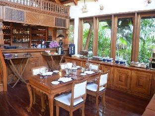 hotel by the red canal