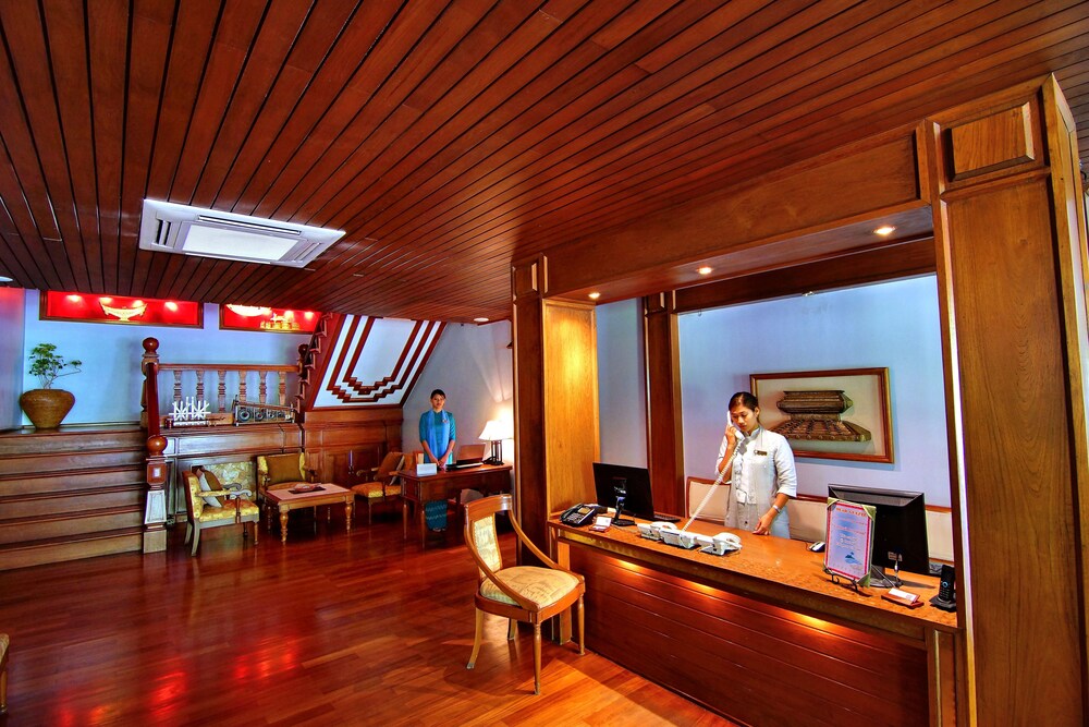 hotel by the red canal