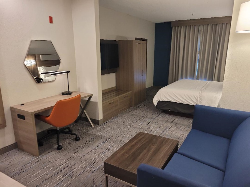 holiday inn express and suites starkville by ihg