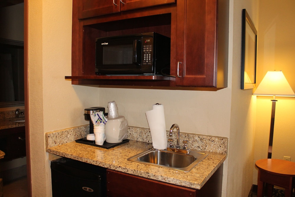 holiday inn express and suites starkville by ihg