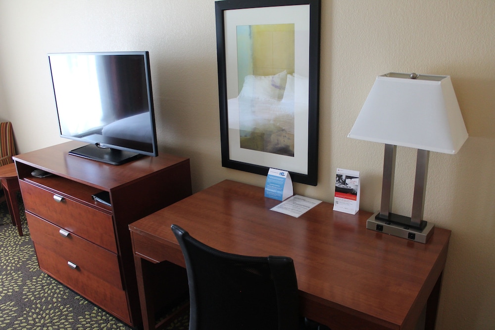 holiday inn express and suites starkville by ihg