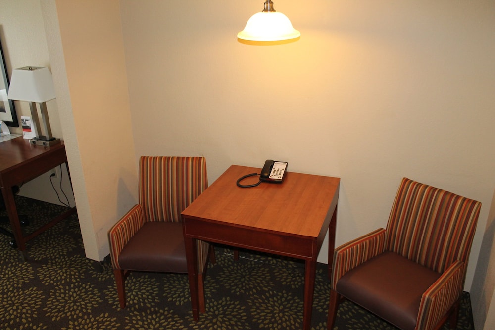 holiday inn express and suites starkville by ihg