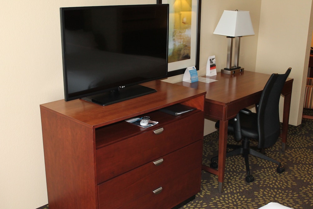 holiday inn express and suites starkville by ihg