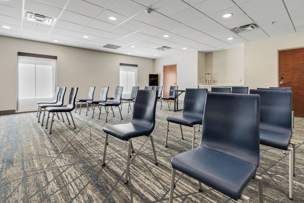 holiday inn express and suites starkville by ihg