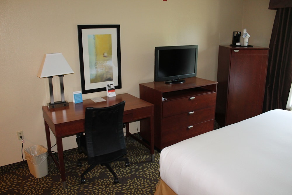 holiday inn express and suites starkville by ihg
