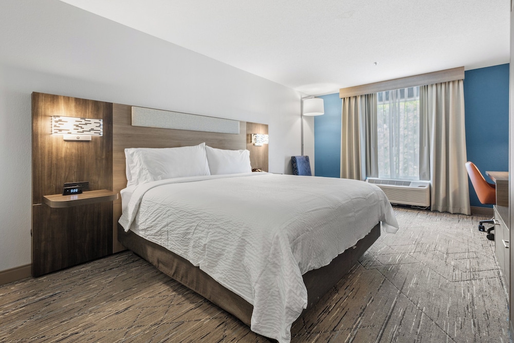 holiday inn express and suites starkville by ihg