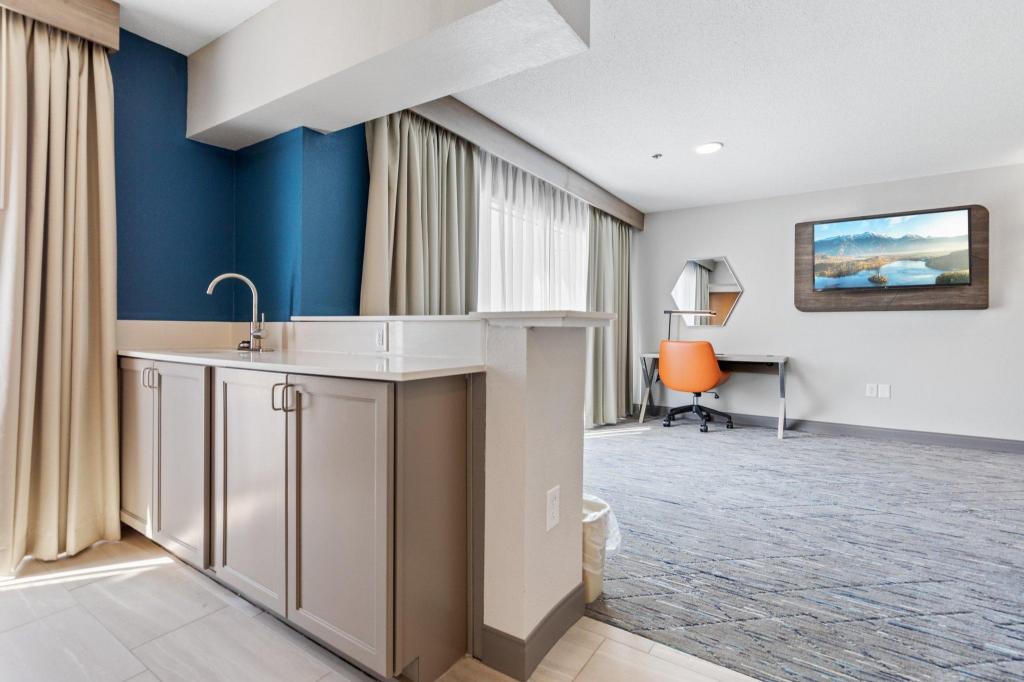 holiday inn express and suites starkville by ihg