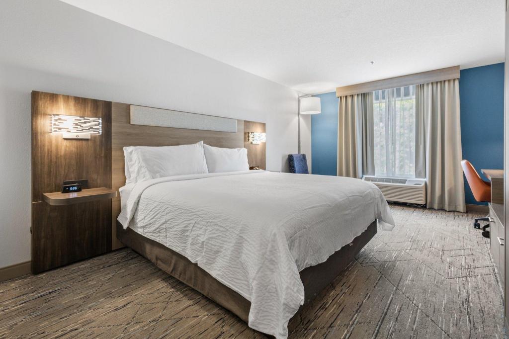 holiday inn express and suites starkville by ihg