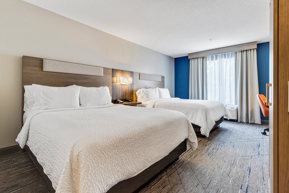 holiday inn express and suites starkville by ihg