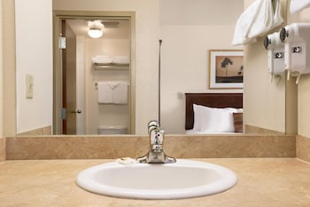 grande cache inn and suites