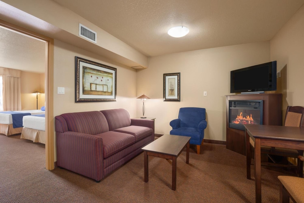grande cache inn and suites