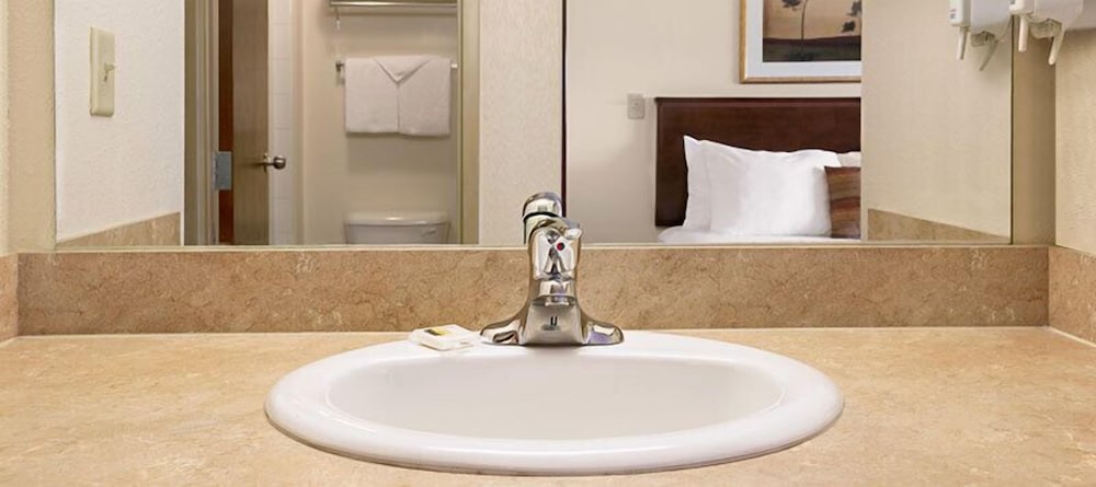 grande cache inn and suites