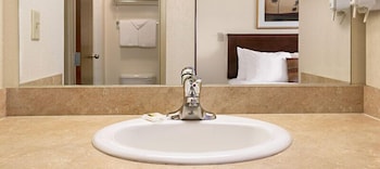 grande cache inn and suites