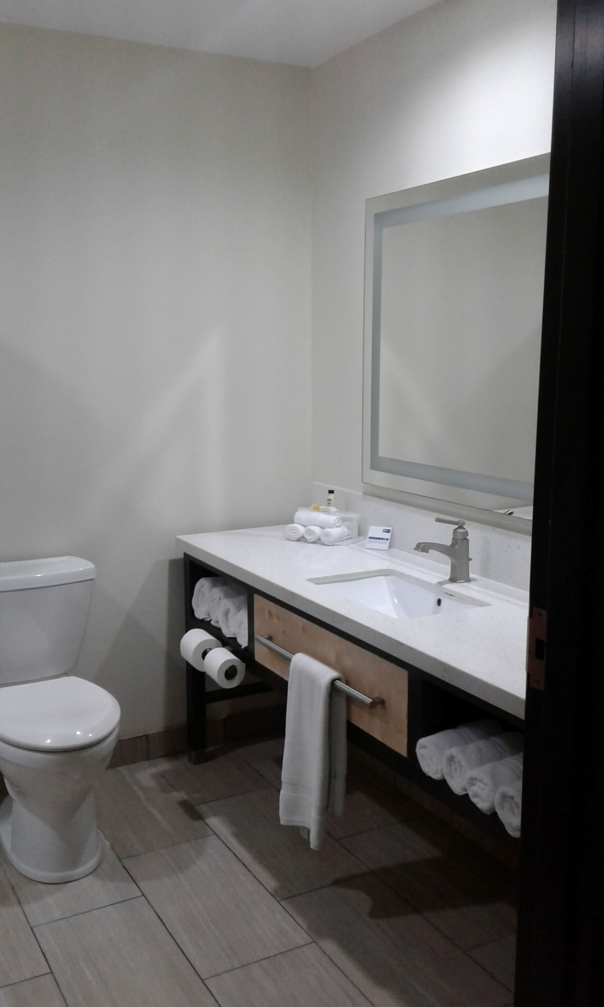 holiday inn express and suites raymondville by ihg