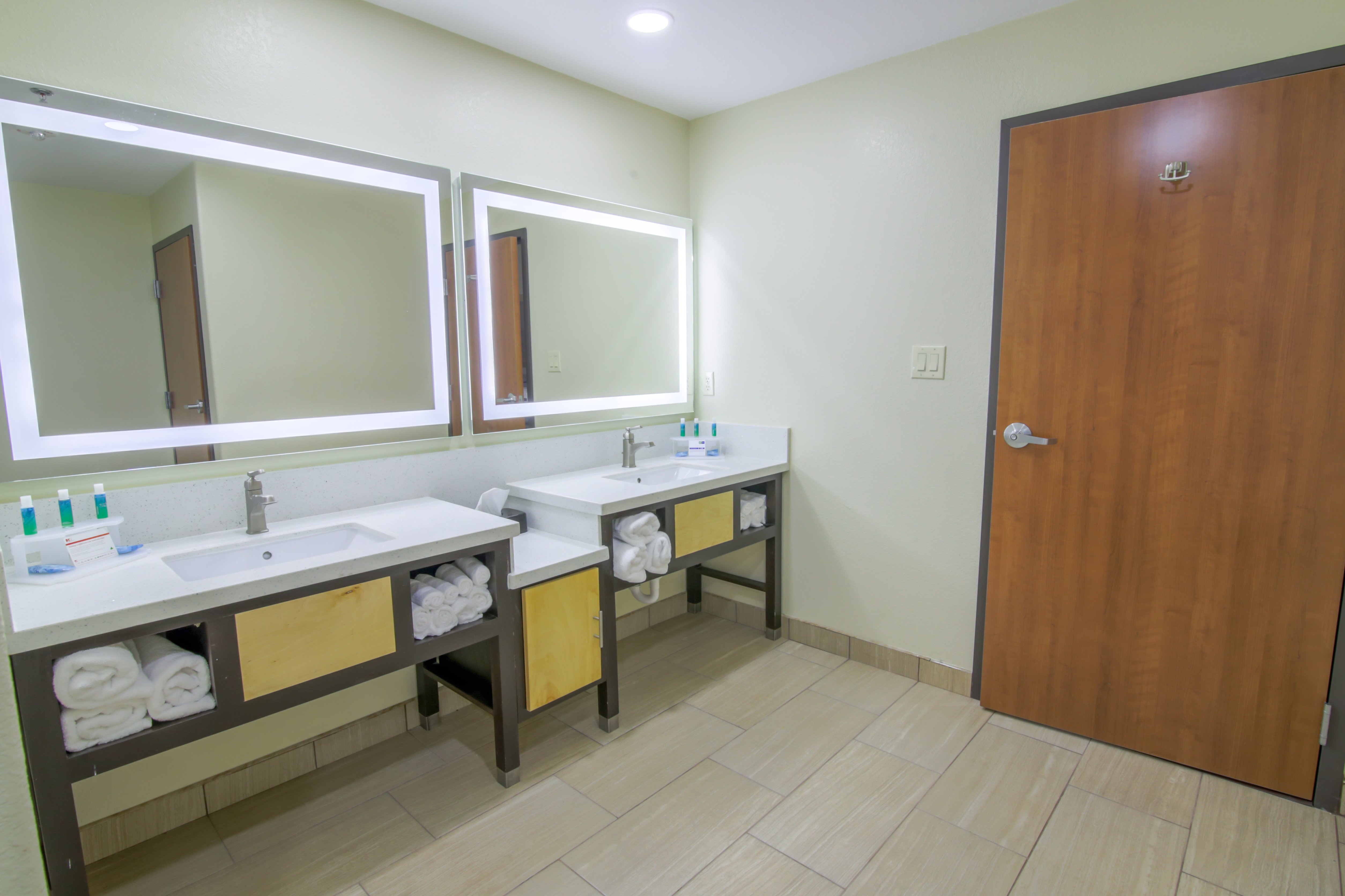 holiday inn express and suites raymondville by ihg